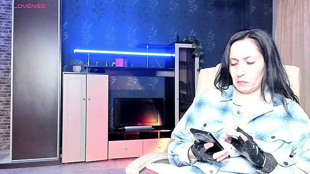 Lucky Milf online show from March 6, 4:46 pm