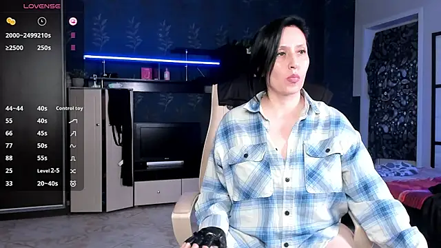 Lucky Milf online show from May 6, 12:09 pm
