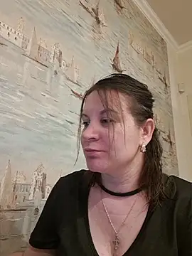 LaraHarper online show from May 6, 9:52 pm