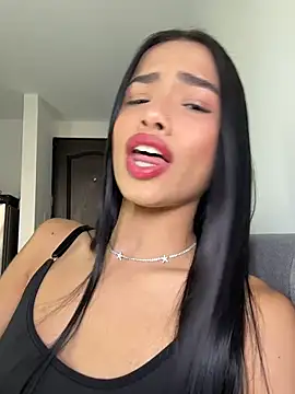 Bella Smithe online show from July 11, 1:33 pm