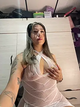stefanyqueen69 online show from May 6, 1:15 pm
