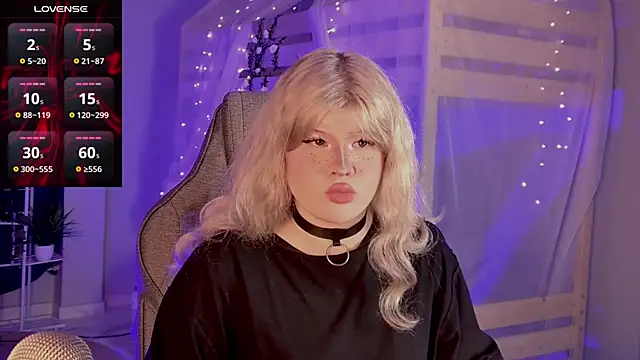 LilithNlsn online show from July 12, 3:35 pm