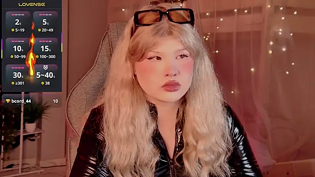 LilithNlsn online show from May 27, 1:57 am
