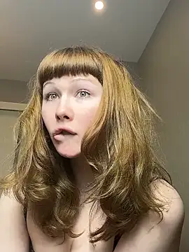 AlexaGudz online show from May 21, 8:40 pm