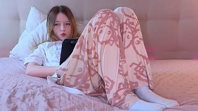 JillHolland online show from March 26, 10:17 am