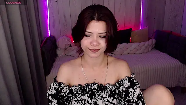 llittle-peachh online show from May 25, 7:29 am