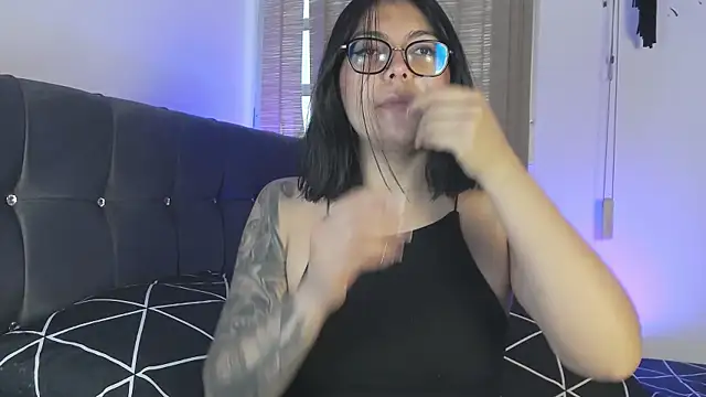 lola xxperience online show from March 27, 2:29 pm