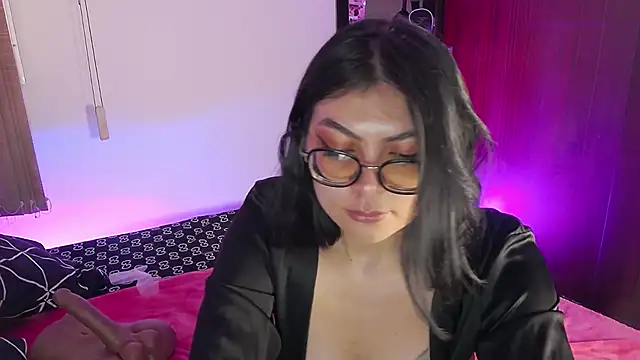 lola xxperience online show from March 25, 2:31 pm