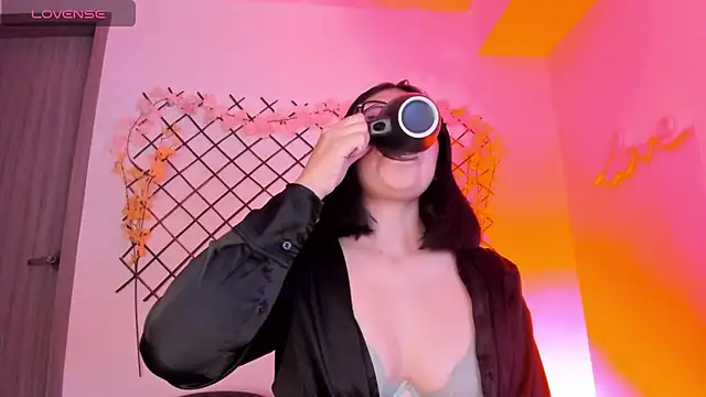 lola xxperience online show from March 10, 12:42 pm