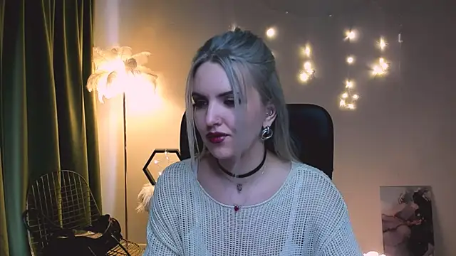 AliceSmite online show from March 26, 1:02 pm