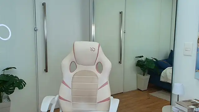 Brenda Mooree online show from May 25, 7:46 pm