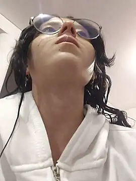 Naomimolie online show from May 16, 11:31 am