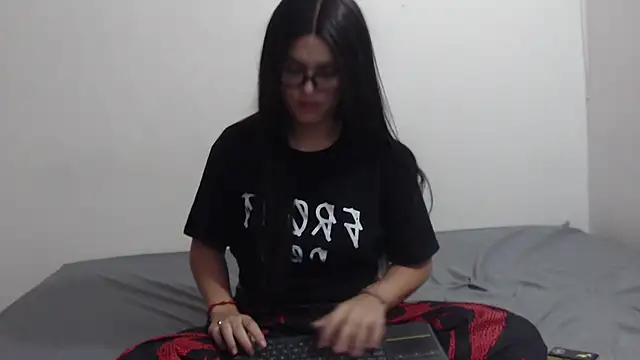 Scarlett Cherry  online show from May 17, 7:02 pm