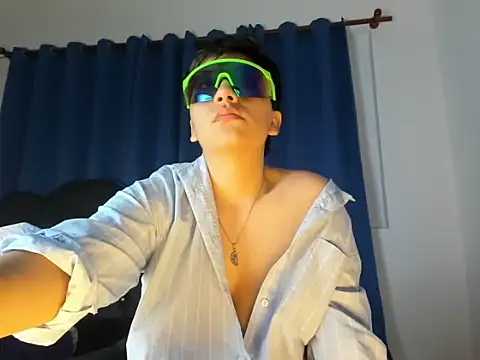 Taveko Soler online show from April 6, 7:04 pm