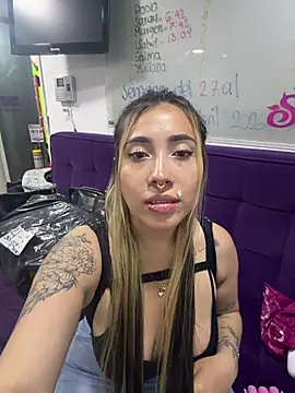 ManuelaVeeleez online show from May 1, 3:10 am