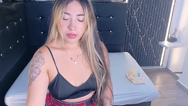 ManuelaVeeleez online show from May 23, 4:44 am
