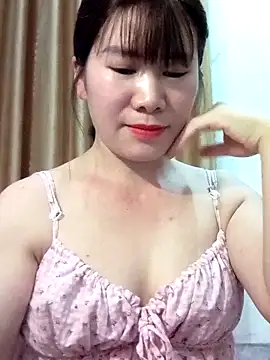 Bondgirl 9 online show from May 15, 5:05 pm