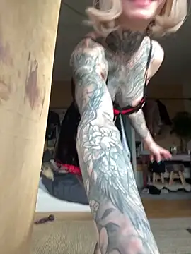 SkinnyLilly online show from March 11, 2:53 pm