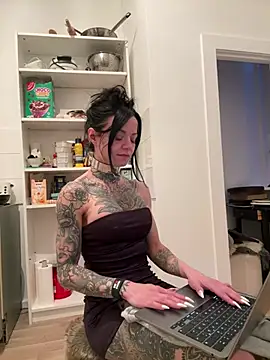 SkinnyLilly online show from May 16, 7:24 pm