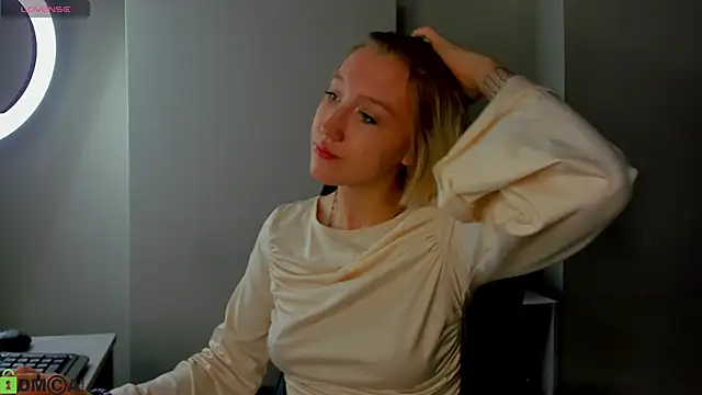 Ellish Hill online show from March 17, 1:42 am