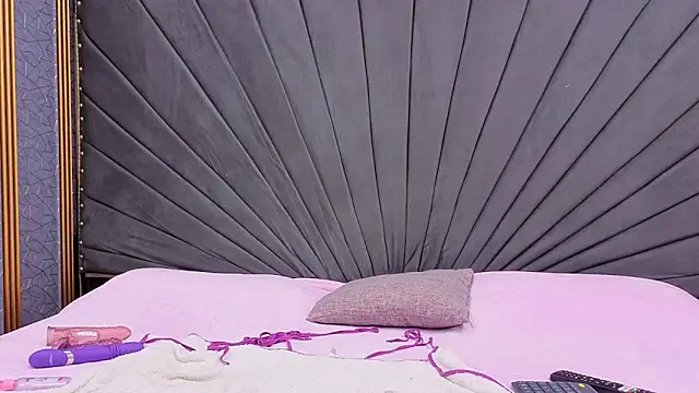 Kaely-Hot- online show from March 17, 3:05 pm