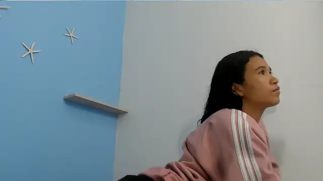 zoecute5817 online show from May 28, 1:36 am