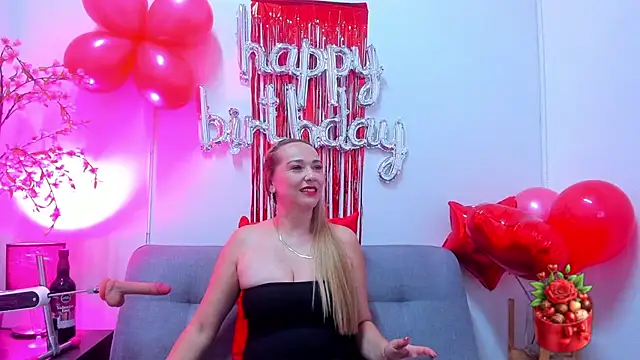 KahiaSmith online show from May 11, 4:04 pm