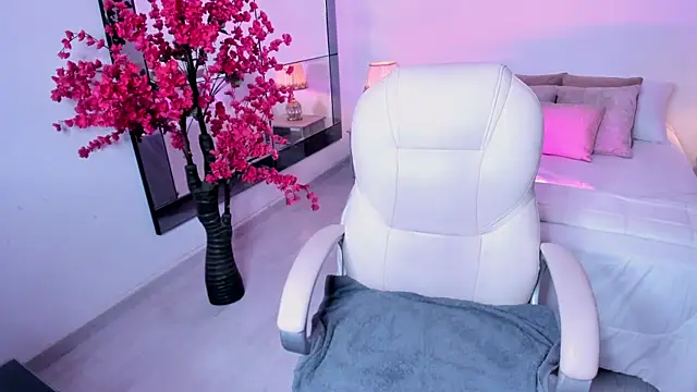 violet-white online show from March 25, 3:12 am