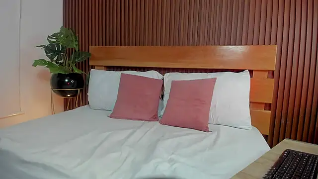 bella dork online show from March 25, 3:23 am