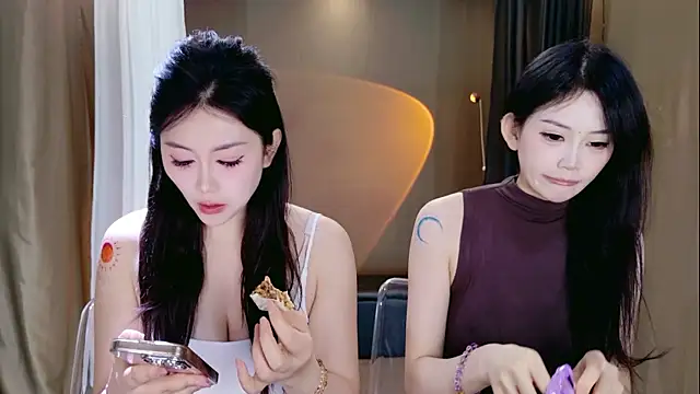 Banana-Milk69 online show from May 20, 1:13 am
