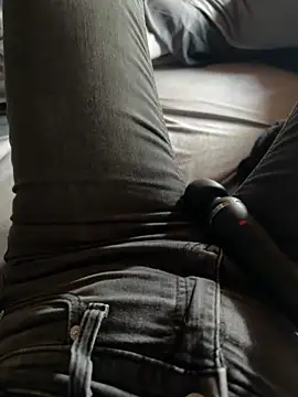 aleexii s online show from May 17, 1:10 pm