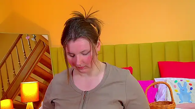 MelodyMoores online show from April 4, 6:56 am