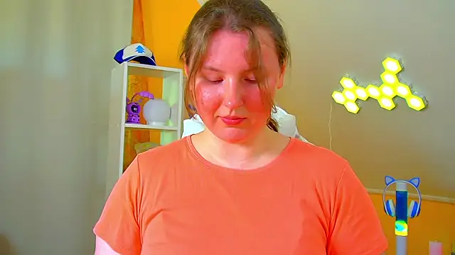 MelodyMoores online show from June 22, 6:32 am