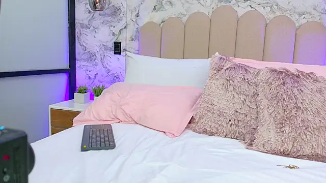 KiaraCurly online show from March 28, 12:48 pm