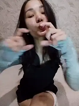 HollyXMolly online show from March 19, 6:56 pm