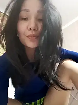 HollyXMolly online show from April 4, 9:13 pm