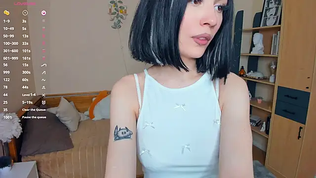 LynnCiprian online show from May 5, 7:28 pm