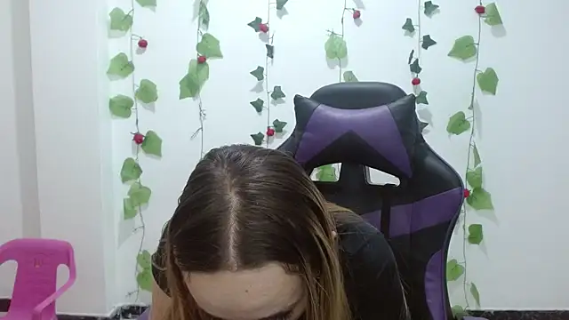 LiaRobertss  online show from April 1, 3:18 am