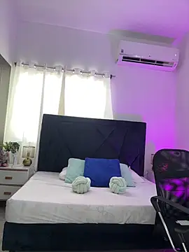 Cristal Williams online show from April 7, 12:40 pm