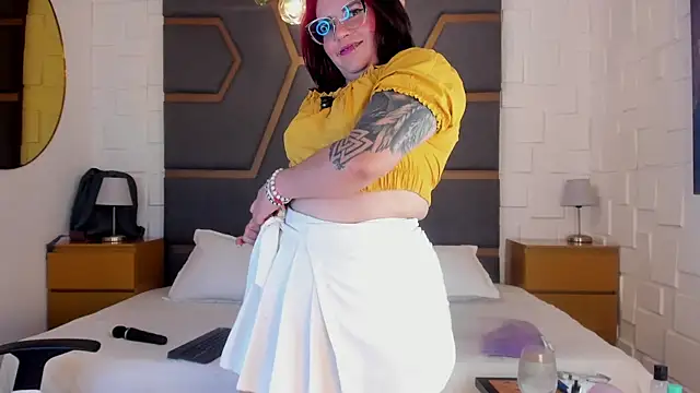 juana valkiria online show from May 7, 3:55 am