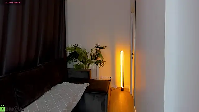 Natasha Shepard online show from March 25, 1:00 am