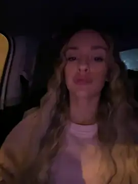 KatieCutieXooo online show from March 29, 8:08 pm