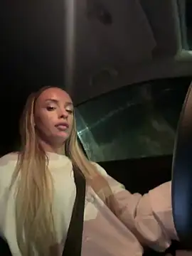 KatieCutieXooo online show from March 25, 9:28 pm