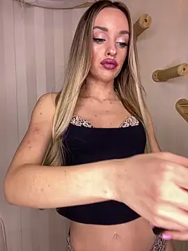 KatieCutieXooo online show from March 22, 8:04 pm