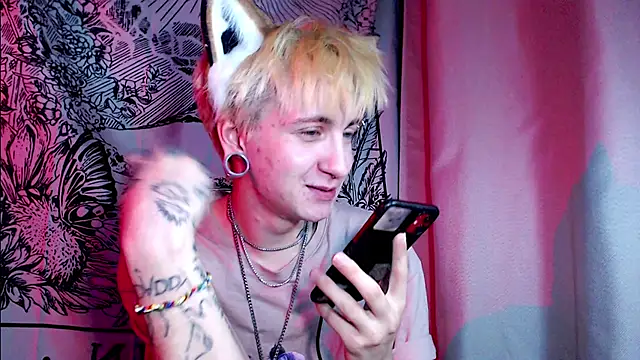 ray-taylorrr online show from April 11, 8:12 pm