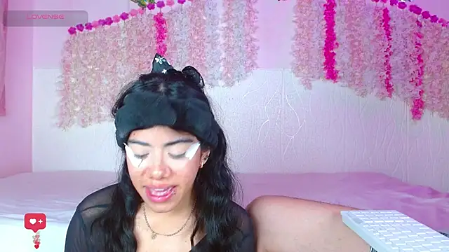 Zoe Axel1 online show from April 4, 7:34 pm