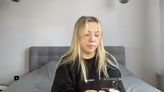 alyrasun online show from May 3, 7:23 am