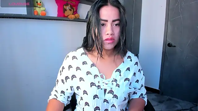 vickylatina  online show from April 4, 12:15 pm