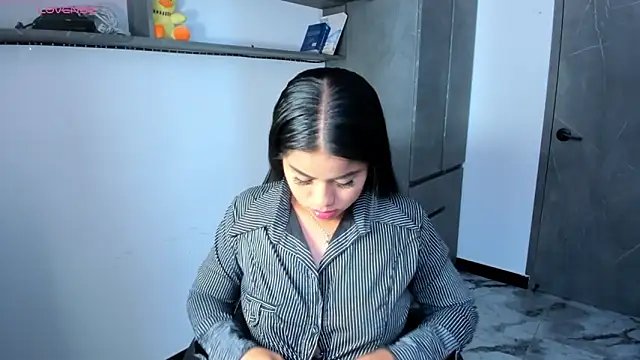 vickylatina  online show from March 30, 8:30 pm