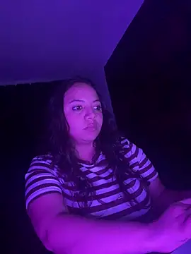 cute snowlove online show from April 12, 12:14 am